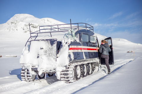 Eksploruj Jotunheimen ze skuterem śnieżnym i rakietami śnieżnymi