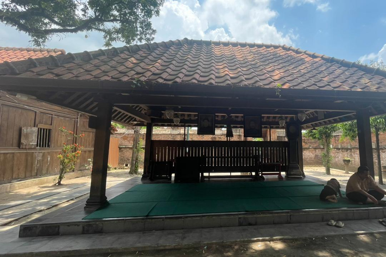 Yogyakarta: o Reino Mataram permanece com o artesanato em prataYogyakarta: Vestígios do Reino Mataram com exposição de prata