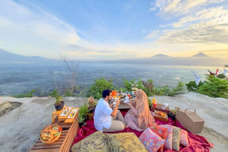 Yogyakarta: Borobudur Temple & Enam Langit Private Tour
