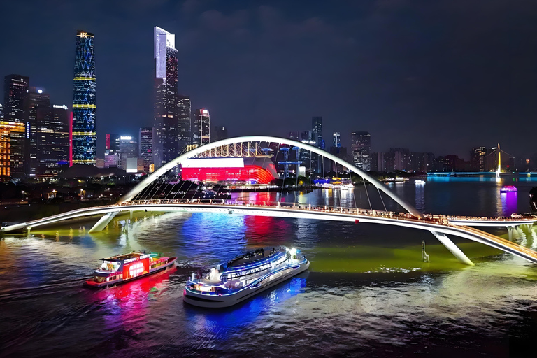 Guangzhou : Croisière aller-retour Vue nocturne de la tour de CantonSièges sur le pont du dernier étage