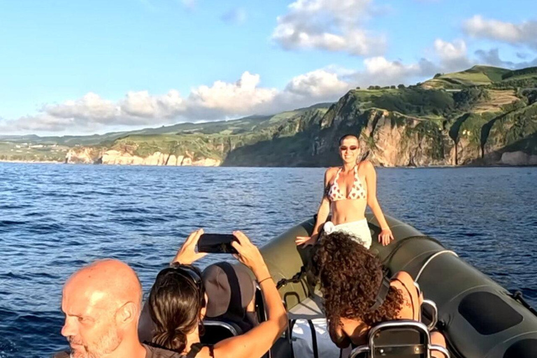 São Miguel: Sunset Boat Tour – Golden Light, Cliffs & Caves