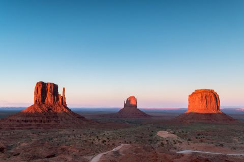 Oljato-Monument Valley: tour al tramonto con guida Navajo
