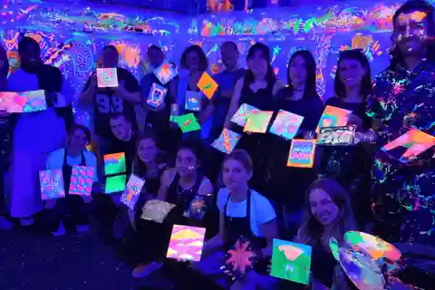 Lyon : Neon painting in an artist's studio - gallery