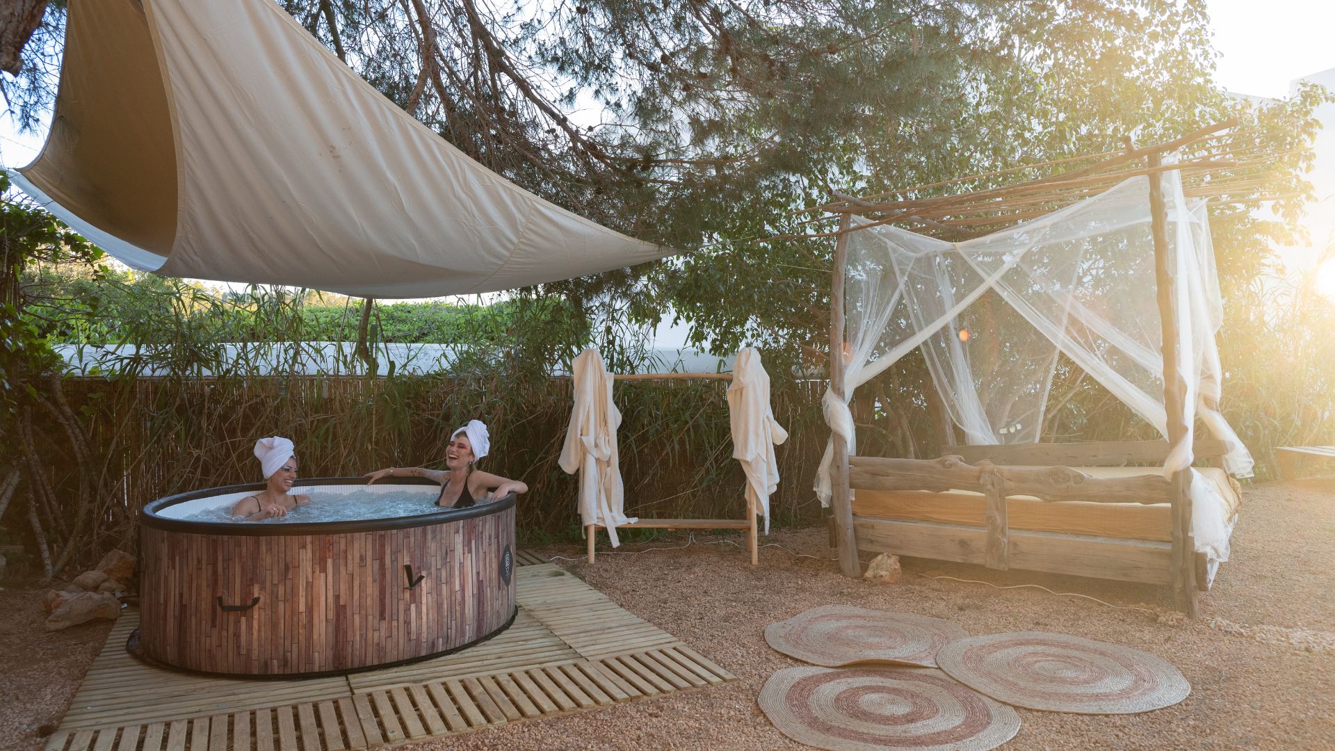 Ibiza: Privates Wellness-Ritual bei Sonnenuntergang mit Massage & Whirlpool