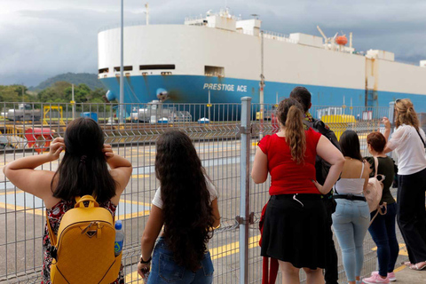 Esclusas de Miraflores y Biomuseo tour privado