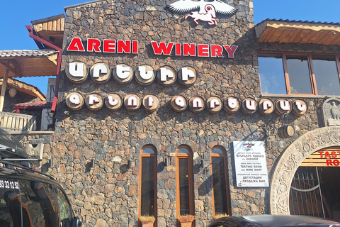 Wine tour: 4 wine factories & wineries in one day