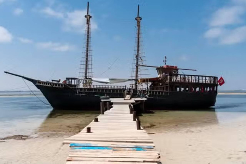 Djerba: Pirate boat Cruise to the flamingo island with lunch