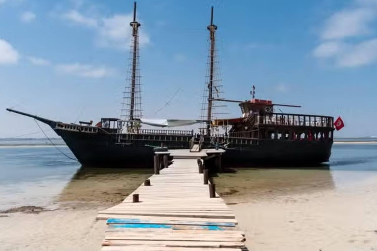 Djerba: Pirate boat Cruise to the flamingo island with lunch