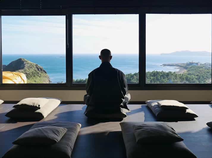 Jeju: Guided Meditation Experience at a Seaside Temple
