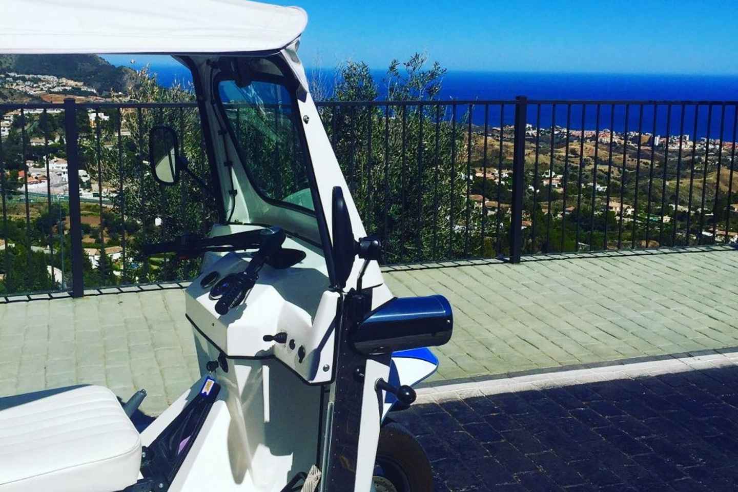 Mijas: Panoramic city tour with an electric Tuk Tuk