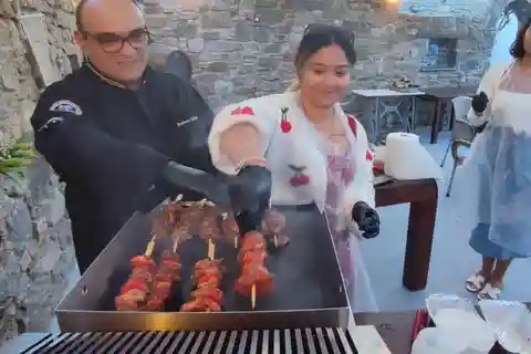 Cours de souvlaki à Mykonos