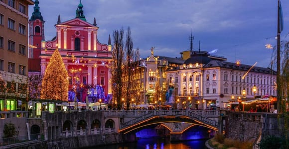Ljubljana: Holiday Lights Boat Cruise with Mulled Wine