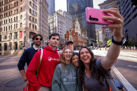 Boston: Guided Seafood Tasting and History Tour
