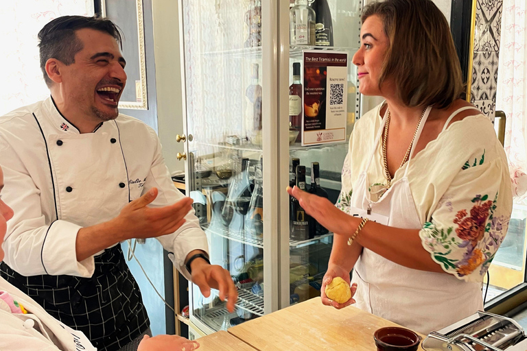 佛罗伦萨：意面制作课程，含晚餐、葡萄酒和... 唱歌！佛罗伦萨：意面制作课程，含晚餐、葡萄酒...还有歌唱！