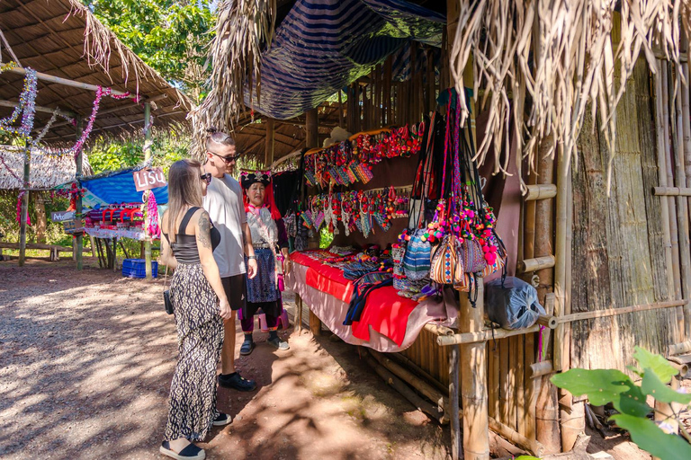 Excursión a los templos rojo, azul y blanco y a las aguas termales desde Chaing MaiTemplos rojos, azules y blancos y viaje a aguas termales desde Chaing Mai