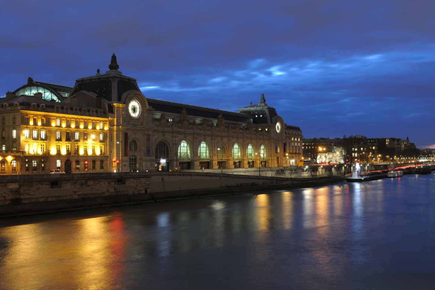 Paris: Happy Hour Evening Cruise on the Seine River