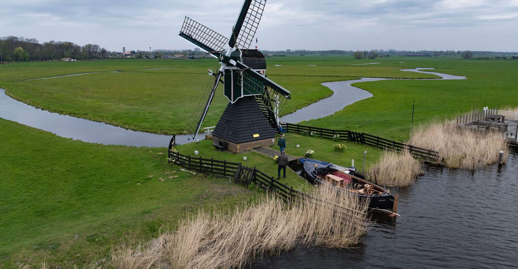 Amsterdam: Tour to Keukenhof Gardens with Windmill Cruise photo 18