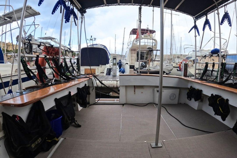 Barco para submarinistas: Um El Faroud y Ghar LapsiToma 3 plaza en barco