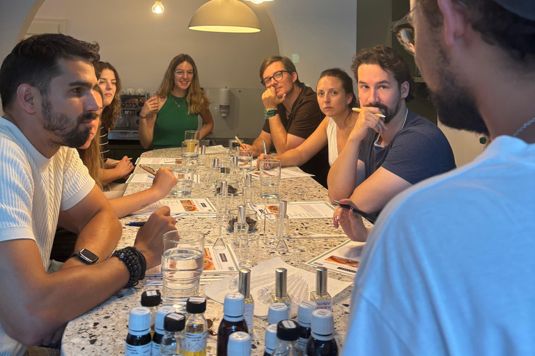 Monaco: laboratorio di creazione di profumi con un profumiere