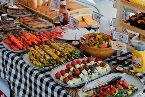 Dubai Harbor: Luxury Yacht Tour with BBQ Options Night Lights Tour