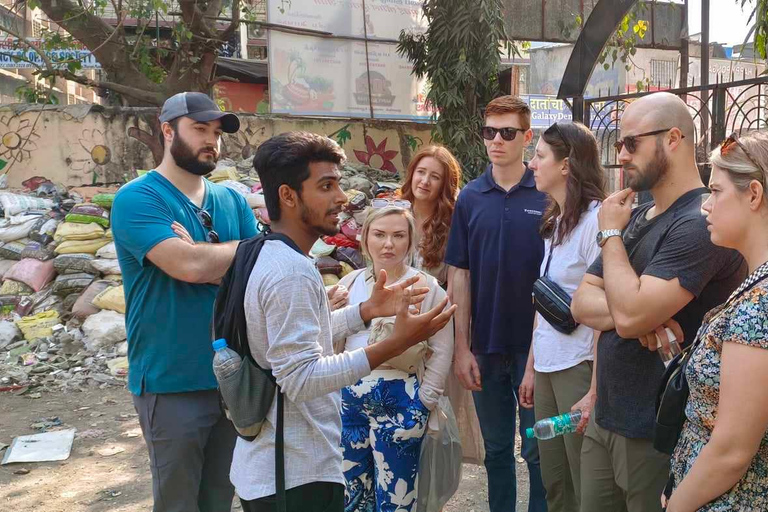 Mumbai: Visita a los barrios bajos de Dharavi Grupo reducido de Local-Support LocalPaseo por la barriada de Dharavi de la mano de un lugareño