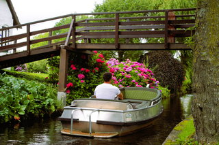 Giethoorn: 1 hour Private Open Bout Tour