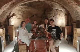Siena Unterirdische Weinverkostung in einer mittelalterlichen Höhle