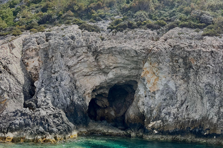 Zakynthos: excursão semiprivada à praia dos naufrágios e às cavernas azuis