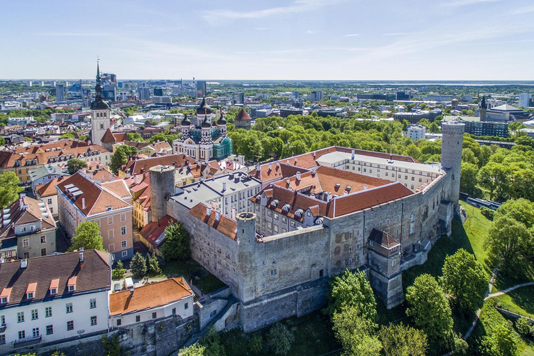 Tallinn: Private Old Town Walking Tour with Local Guide