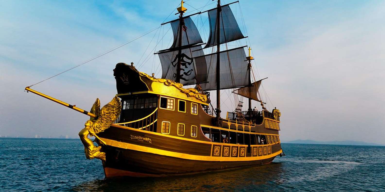 Pattaya: Koh Larn Pirate Cruise with Transfer Activities