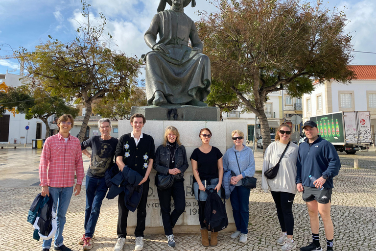 Lagos: Wandeltour met gids met Brodie uit AustraliëLagos: Wandeltour met gids en lokale tips