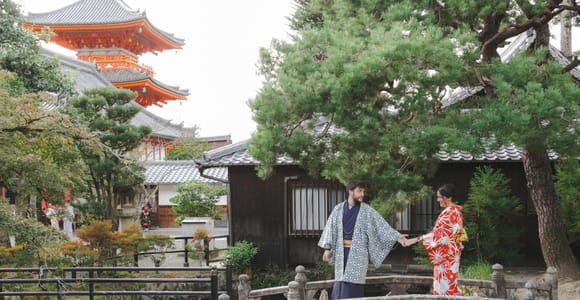 Kyoto: Photo Shoot with a Private Vacation Photographer