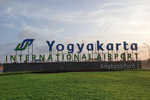 Transfert de l&#039;aéroport ou de la gare de Yogyakarta à l&#039;hôtelTransfert de la gare de Tugu à l&#039;hôtel