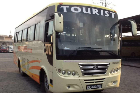 Turistbuss Service: Katmandu till Chitwan eller Chitwan till KTM