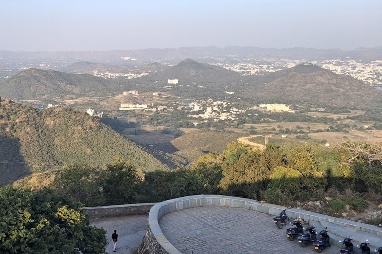 Monsoon Palace visit with Hotel Pickup-dropoff All Inclusive Guided Hiking at Monsoon Palace with Lunch