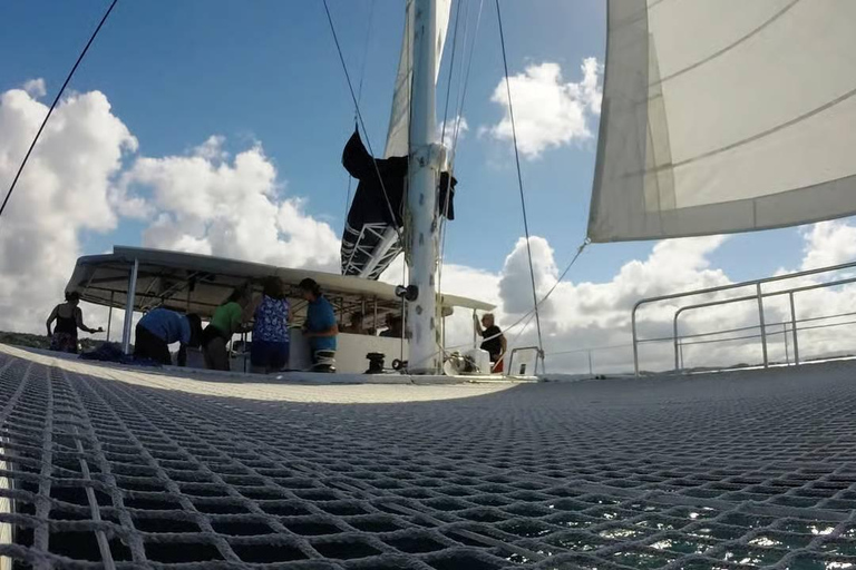 Sosúa: Catamaran Cruise with Snorkeling and Lunch