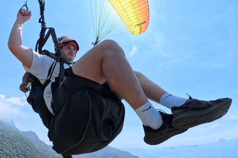 Niterói: Tandem Paragliding Flight with Luciano Miranda – No prior training required. Niterói: Tandem Paragliding Flight with Luciano Miranda – No Training Required