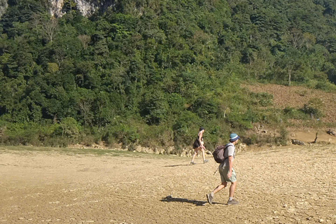 De Ha Noi: 2 dias de Trekking na Montanha do Olho de Anjo e de mota