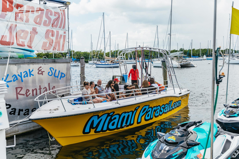 Miami: Parasailing-Erlebnis in der Biscayne BayMiami: Parasailing-Fahrt (Extra $50+Steuer fällig beim Check-in)