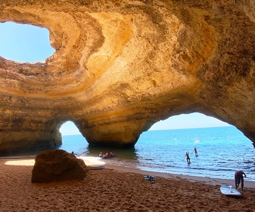 Albufeira: tour en lancha con delfines y cuevas de Benagil