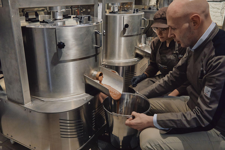 Milan: Enrico Rizzi Chocolate Factory Tour with tasting Chocolate Experience with Grand Cru Exclusive tasting