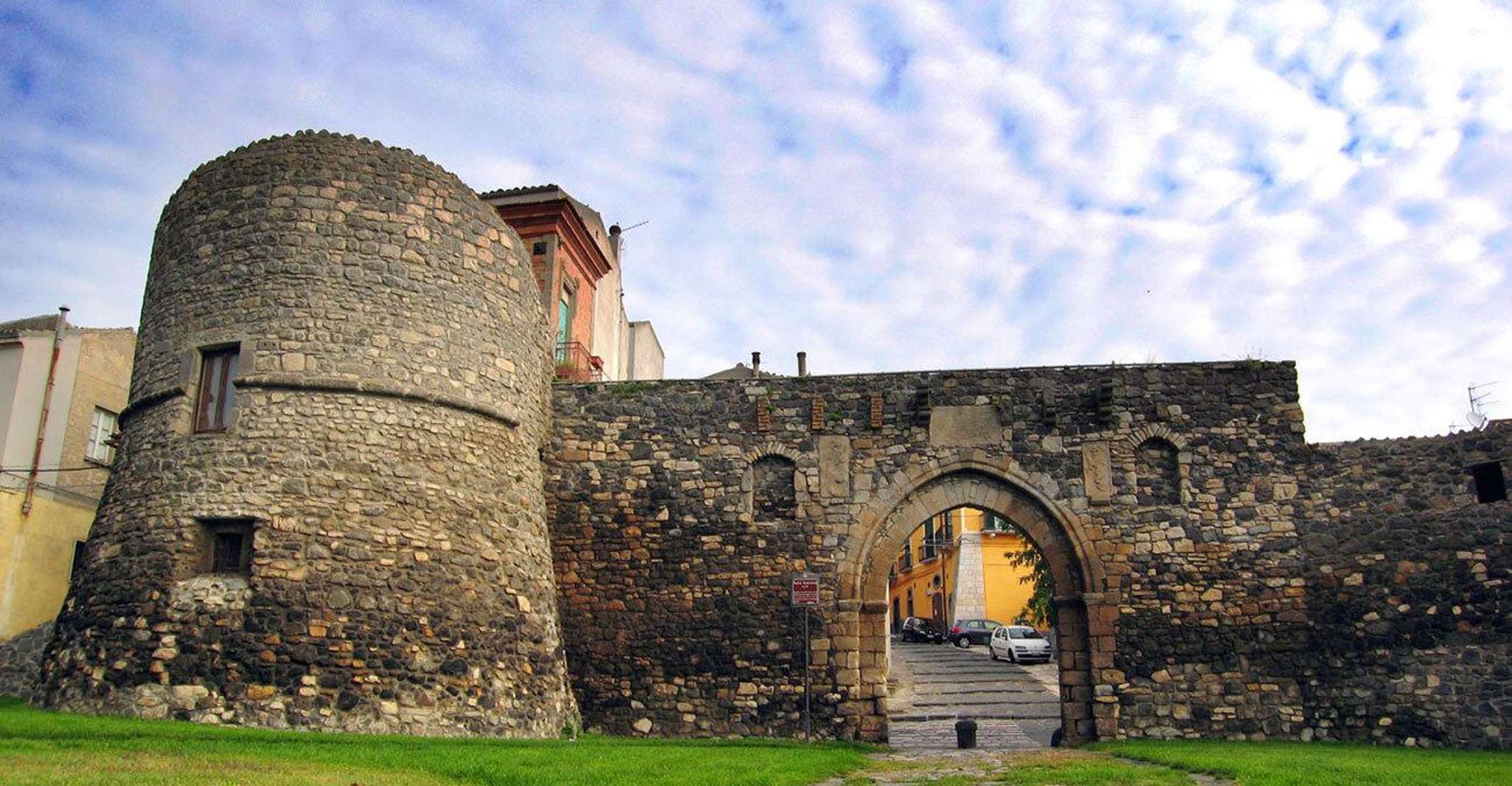 Melfi: tour a piedi privato e guidato tra castelli, porte e panorami