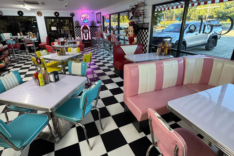 Airlie Beach: Eco Sunrise Kangaroos & Drovers Breakfast Tour