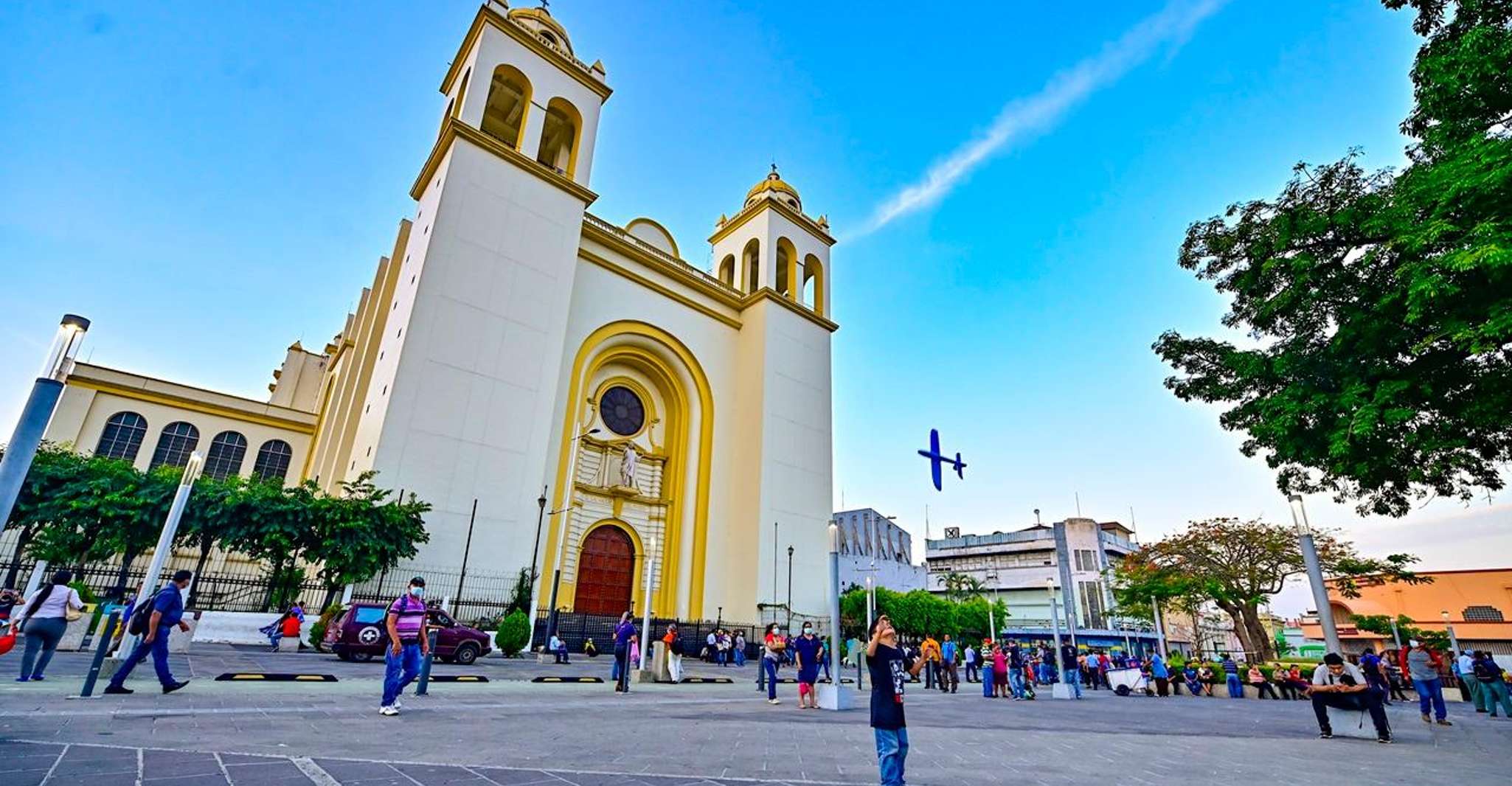 Full day | San Salvador City Tour and Rainbow Slide - Housity