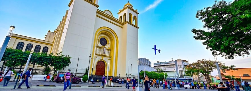 Visite d'une jounée de la ville de San Salvador et du toboggan arc-en-ciel