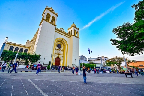 Journée complète de visite de la ville de San Salvador et du toboggan arc-en-cielSan Salvador Journée complète : Visite de groupe de la ville et du volcan