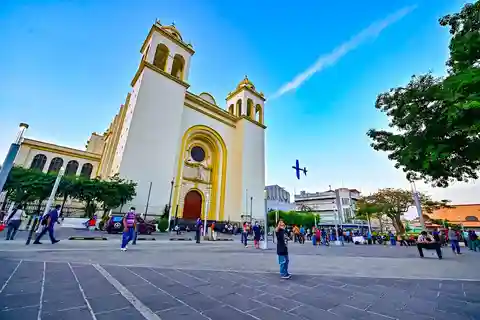 Full day | San Salvador City Tour and Rainbow Slide