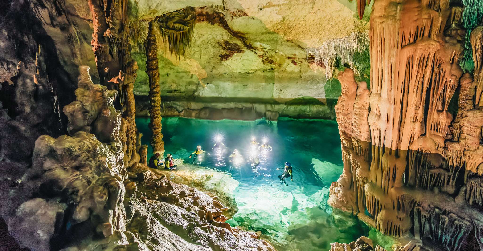 COVA DES COLOMS, viaggio a mezza giornata con opzione di trasferimento - Housity