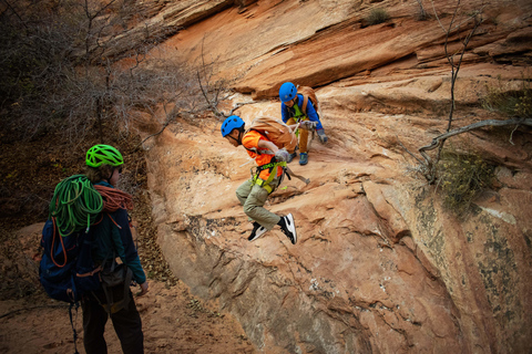 Moab: Excursão Fins and Things Canyoneering Adventure