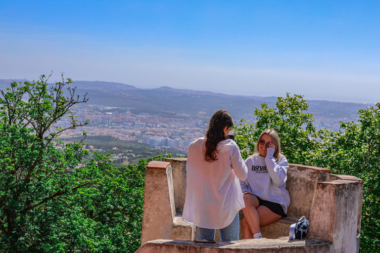 Lisbon: Sintra, Pena Palace, Belém, Cascais Small Group Tour Small Group – Sintra & Lisbon Tour Full Day in Portuguese